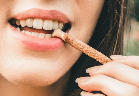 Siwak Toothbrush , Wooden Miswak Vintage Toothbrush,Islamic Muslim Miswak Stick Organic Toothbrush Dental Care، vintage clean old style سواك