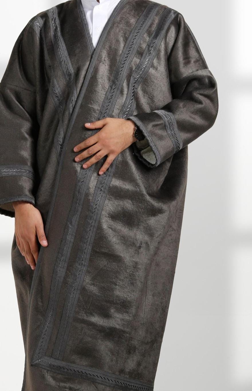 Black Farwa Bisht Coat, Unique Fur, Arab Style Winter Coat, Warm and Heavy, Unisex Clothing, Vintage Traditional Western Pattern, Elegance