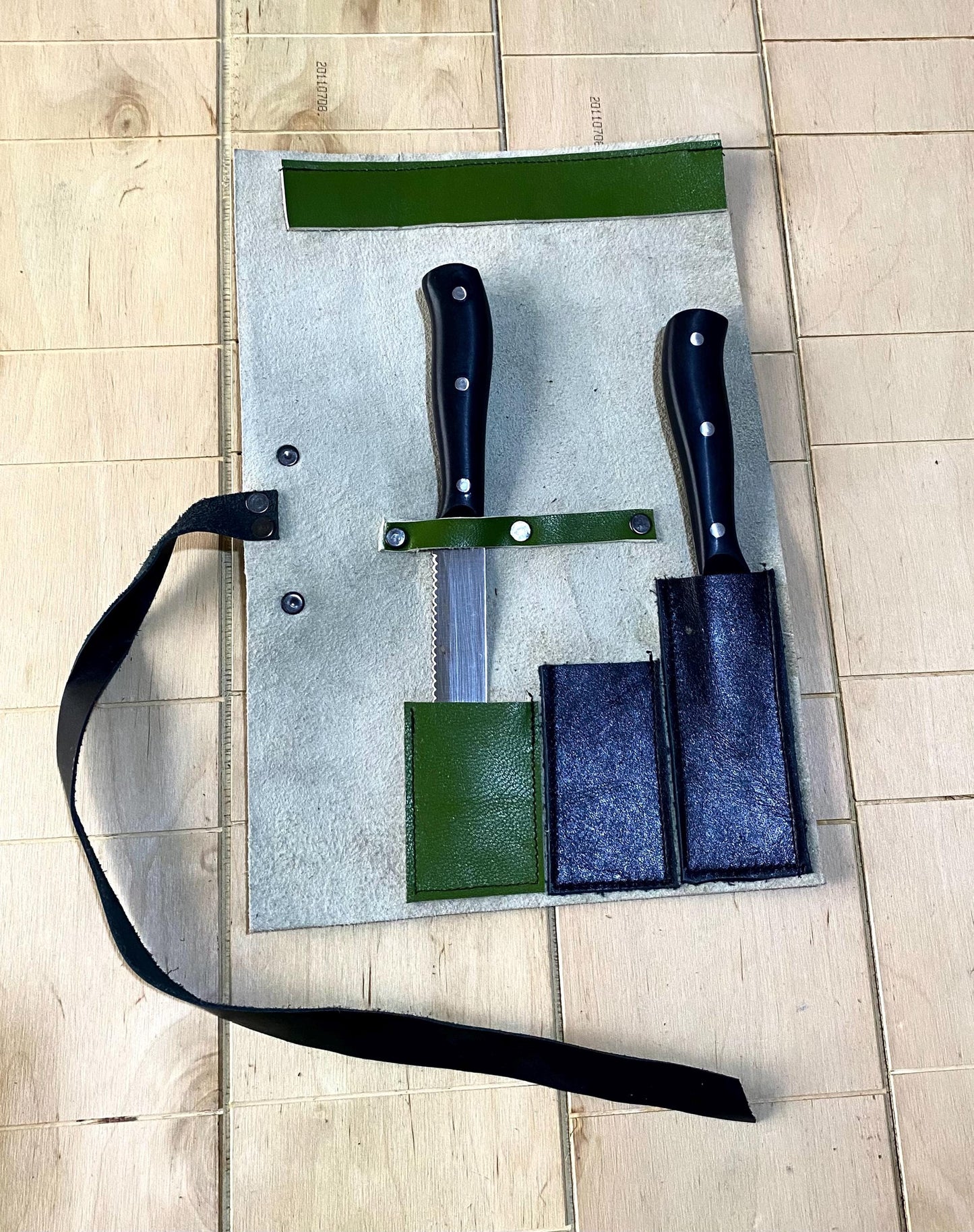 3 Slots Knife Roll, Handcrafted bag, Cow Genuine Leather Knives Roll, Tools Holder Chefs Gift Kitchen Supply Green Black Size-22cmX32cm