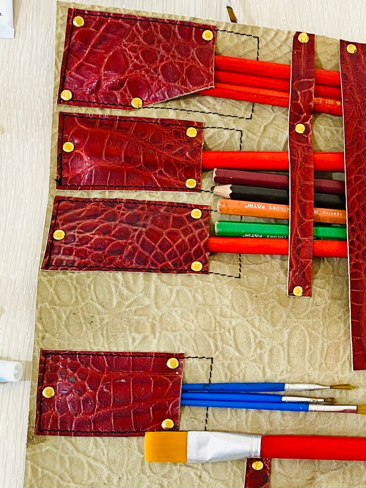 Crocodile Art Paint Roll Leather Artist Craft Brush Pencil Supply Tool Burgundy