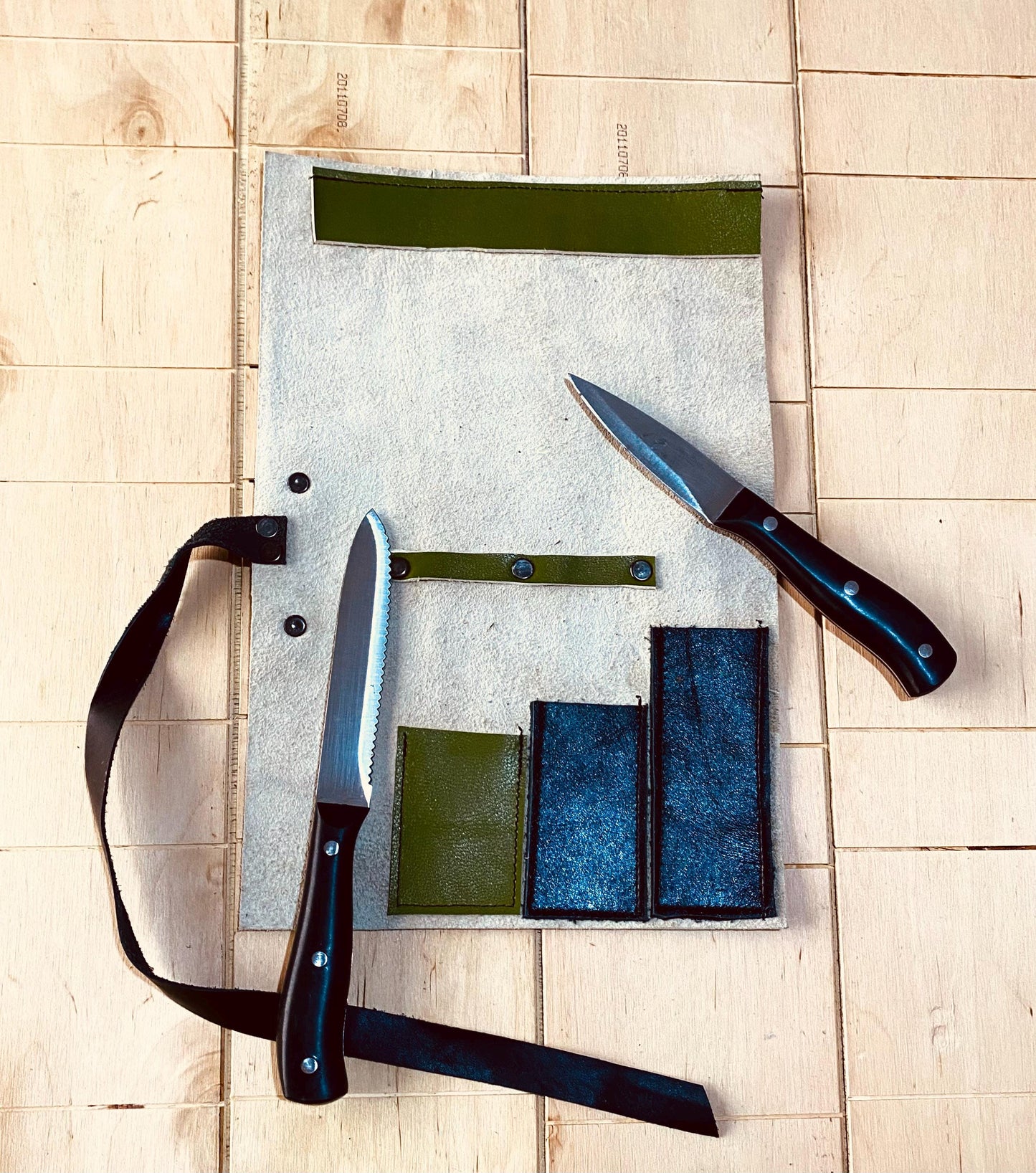 3 Slots Knife Roll, Handcrafted bag, Cow Genuine Leather Knives Roll, Tools Holder Chefs Gift Kitchen Supply Green Black Size-22cmX32cm